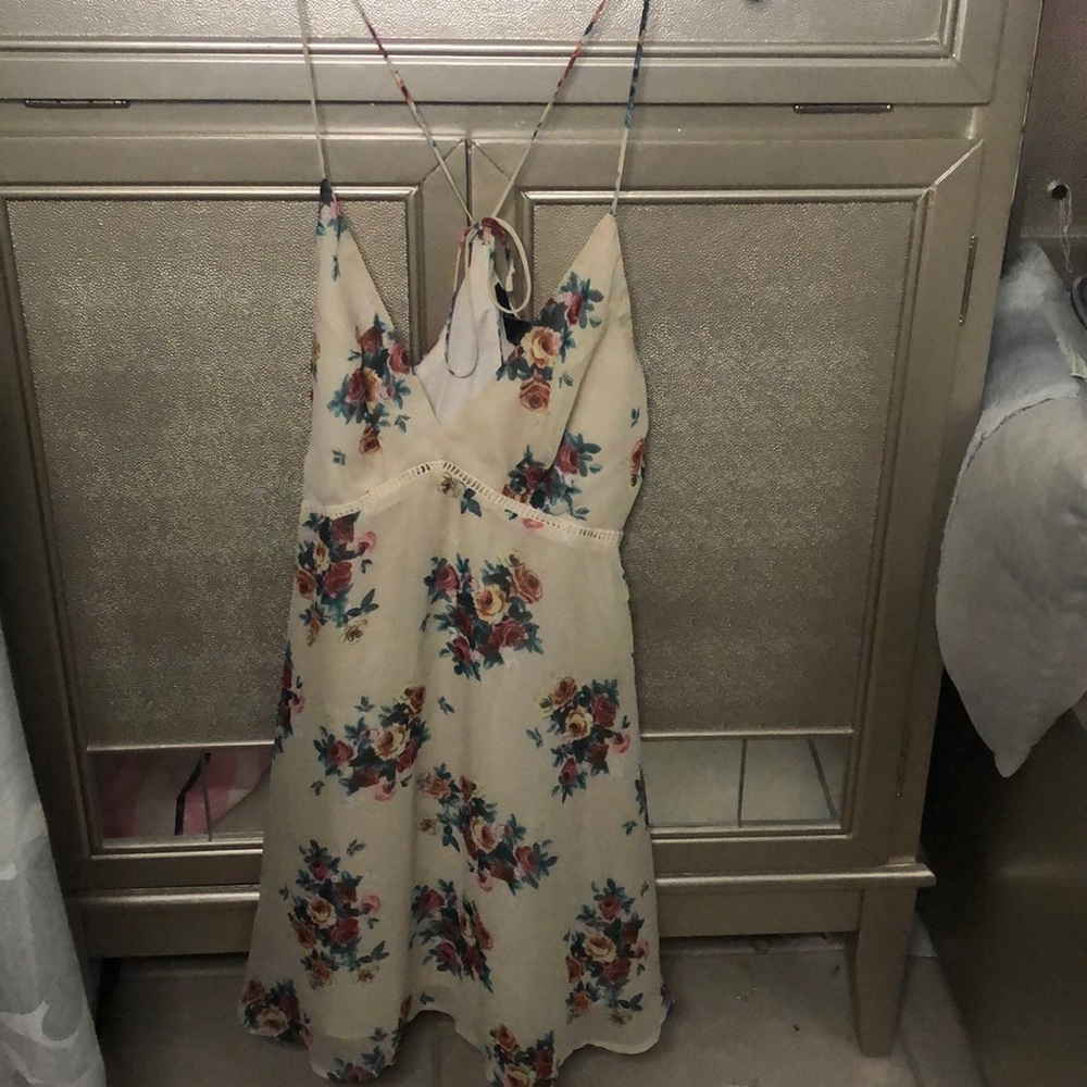Boho chic mini cross back dress